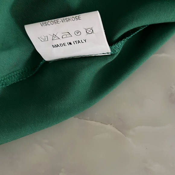 Emerald green dress made in Italy with two side slits and lace bottom - Picture 7 of 7